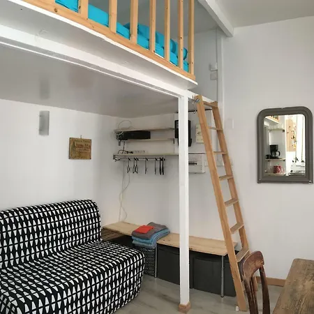 Maisonnette Sur Cour * Paris